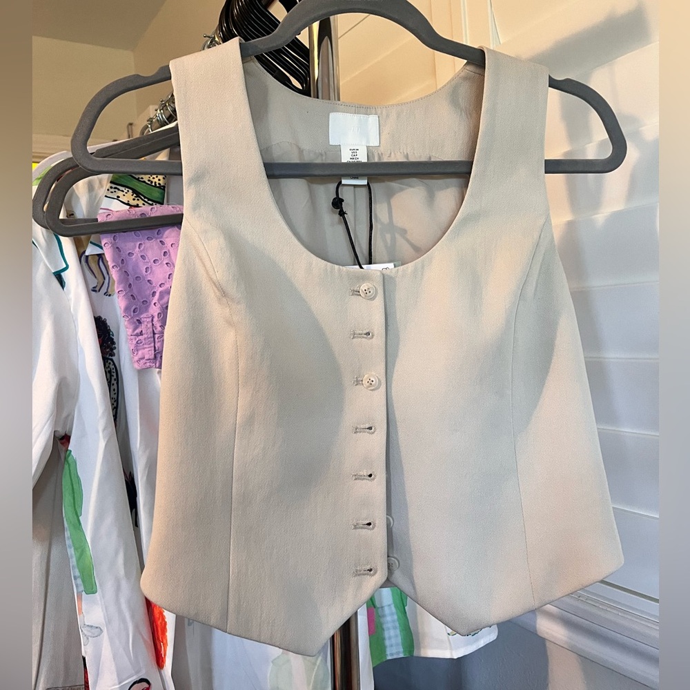 H &M vest